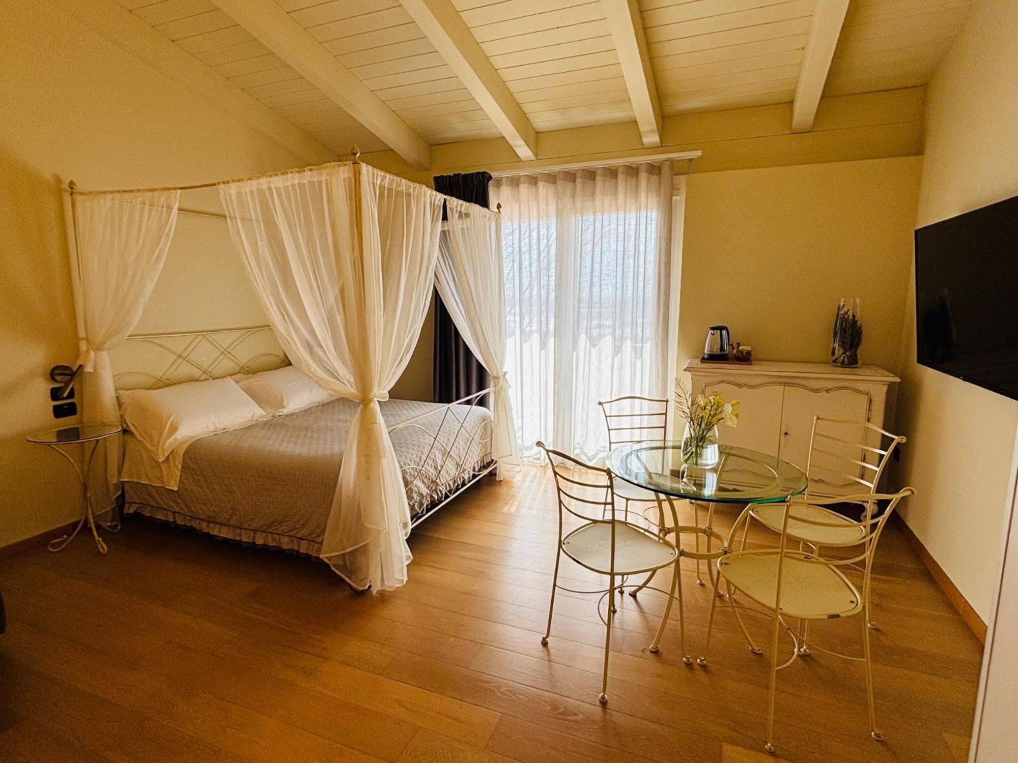 Bed and Breakfast Terra Di Vento à Montecorvino Pugliano Extérieur photo